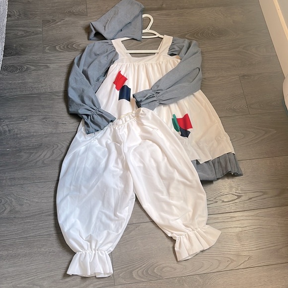 Musical Theatre it’s a hard knock Life costume size child’s medium - Picture 1 of 11